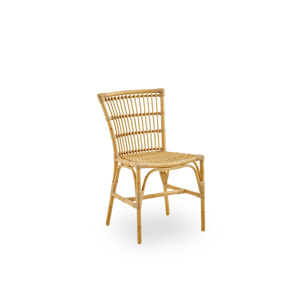 Side view of Elisabeth outdoor dining chair in rattan look. A small outdoor dining chair in minimalistic look. Aluminium frame with ArtFibre weavings.