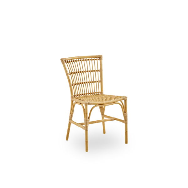 Side view of Elisabeth outdoor dining chair in rattan look. A small outdoor dining chair in minimalistic look. Aluminium frame with ArtFibre weavings.