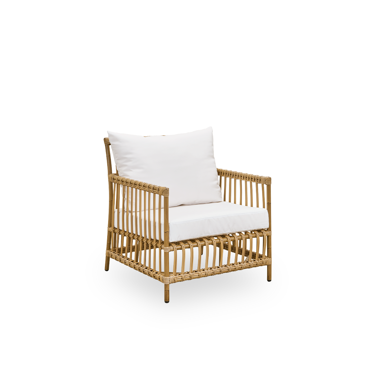 Side view of Caroline Exterior Lounge Chair in the color antique brown, simple and elegant Danish design. The frame of the chair is made from aluminum with elegant ArtFibre details. The design is minimalistic and elegant. 