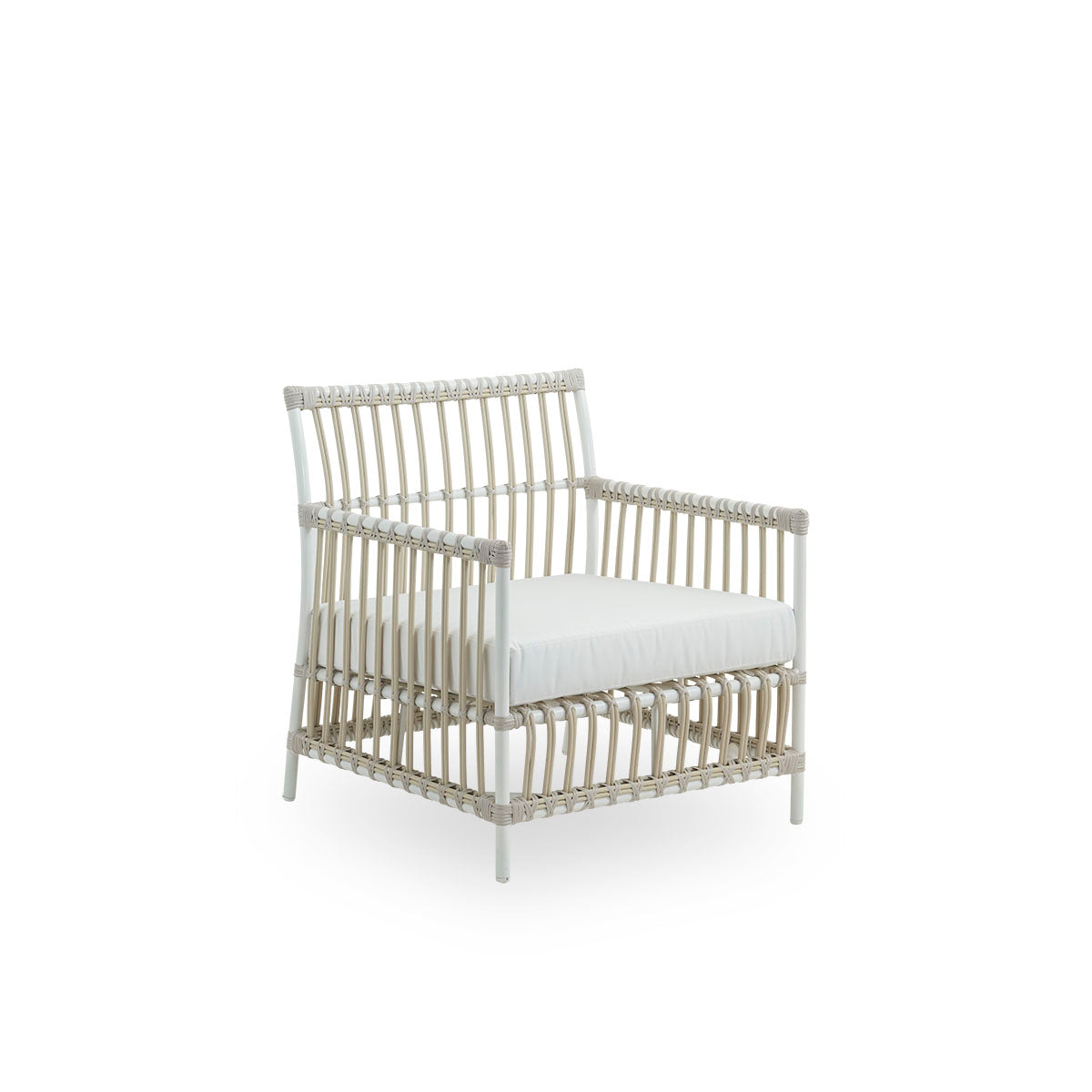 Side view of Caroline Exterior Lounge Chair in the color dove white, presented in simple and elegant Danish design. The frame of the chair is made from aluminum with elegant ArtFibre details. The chair has a cozy, calming presence.