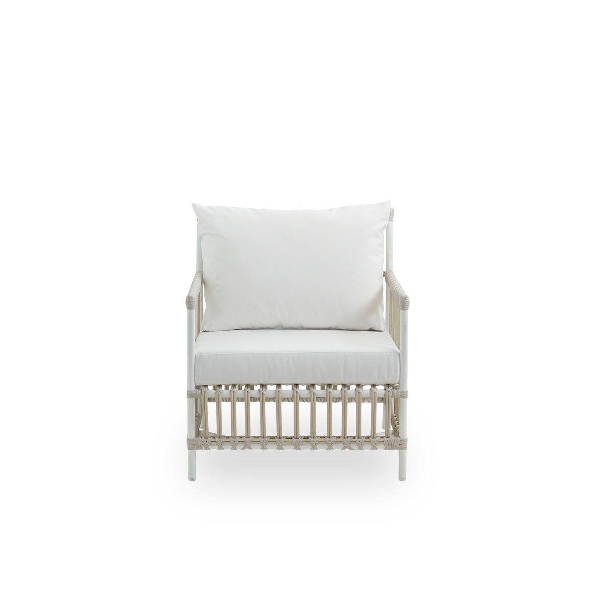 Front view of Caroline Exterior lounge chair in the color Dove White, presented in simple and elegant Danish design. The frame of the chair is made from aluminium with elegant ArtFibre details. The chair has a cozy, calming presence.