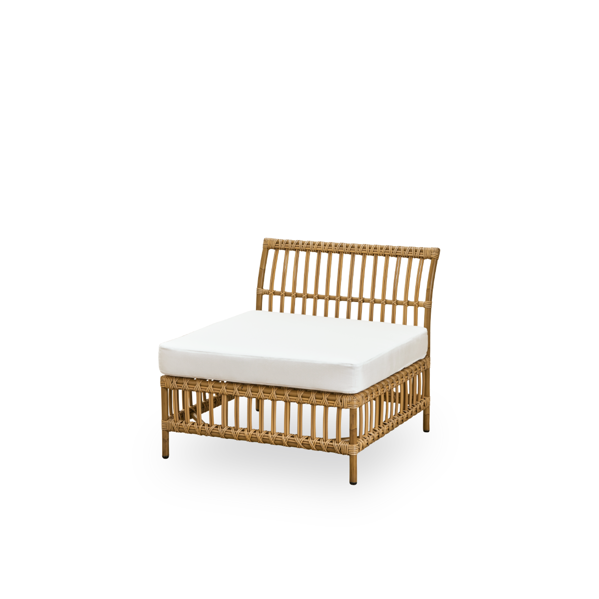 Side view of Maggie outdoor sofa center module in Antique brown color presented with white seat and back cushion. Aluminium frame with handpainted rattan look with ArtFibre windings.