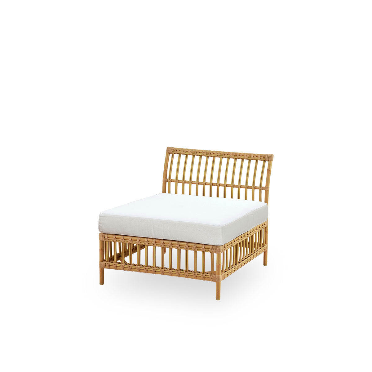 Side view of Maggie outdoor sofa center module in Natural color presented with white seat and back cushion. Aluminium frame with handpainted rattan look with ArtFibre windings.