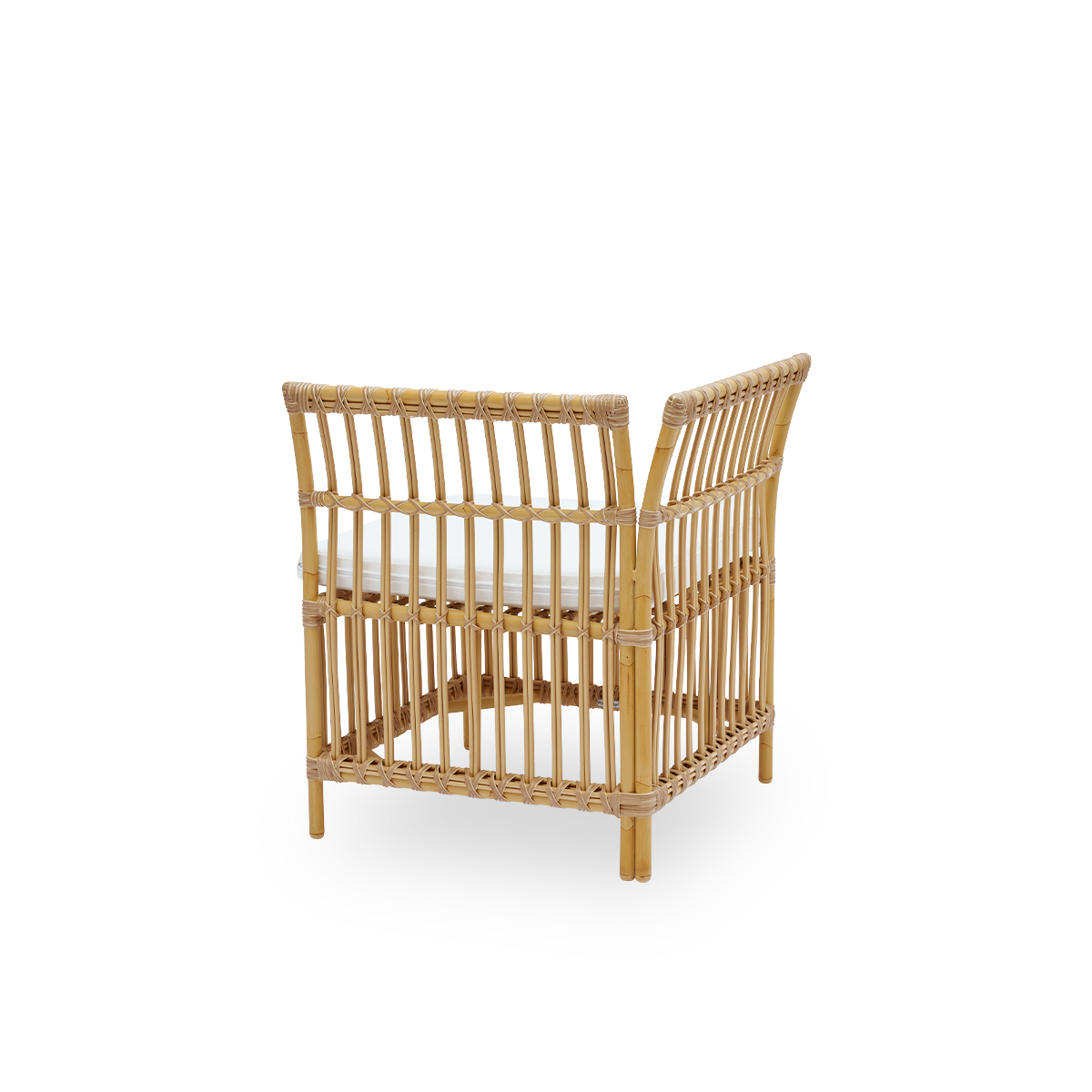 Plain back view of Meghan outdoor dining bench corner module. Aluminium frame in rattan look with ArtFibre windings. Seat height 45 cm matching most dining chairs.