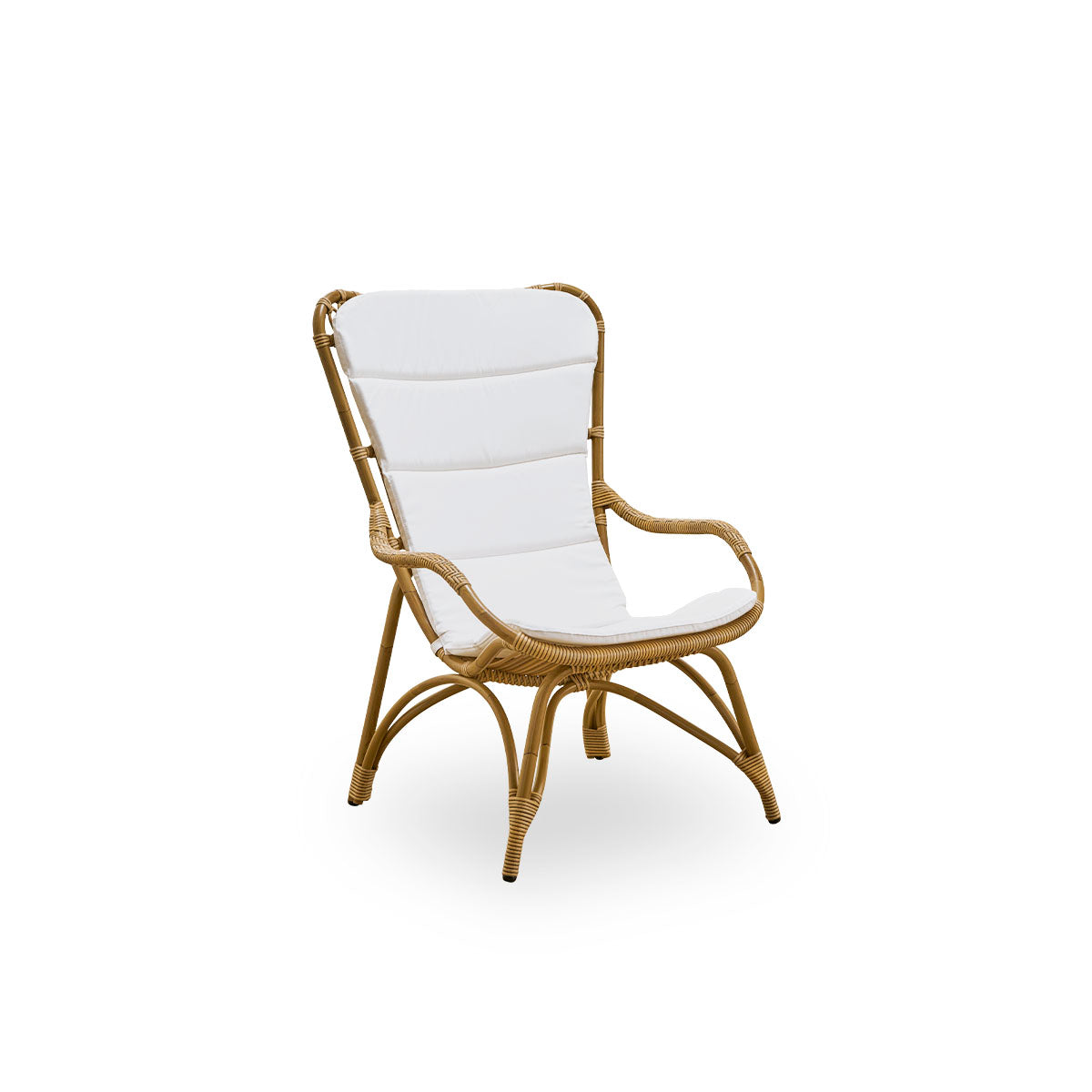 Side view of Monet outdoor lounge chair with high backrest and armrests presented in Natural color. Aluminium frame in rattan look with ArtFibre windings.