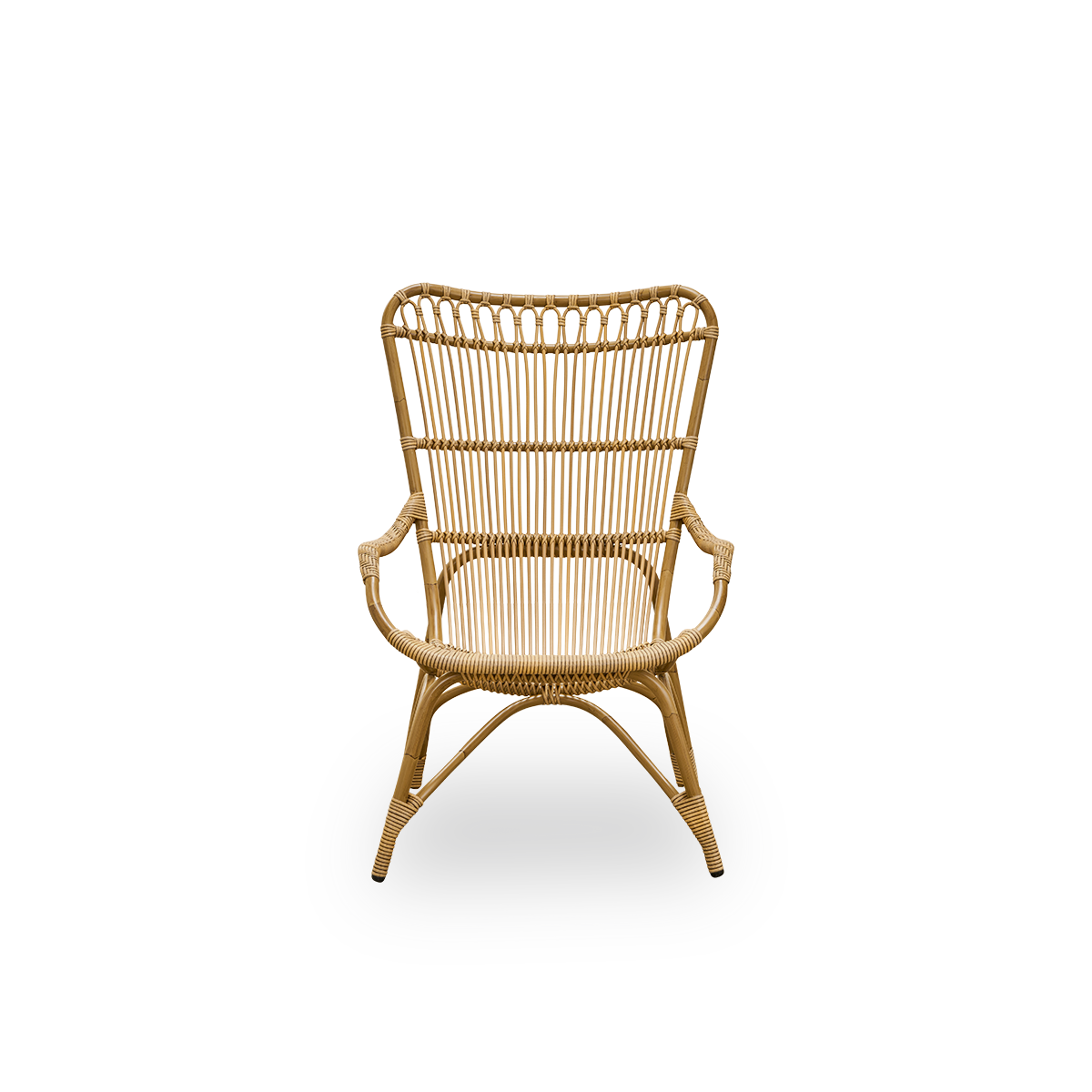 Front view of the Monet outdoor lounge chair with high backrest and armrests presented in natural color.
Aluminium frame in rattan look with ArtFibre windings.