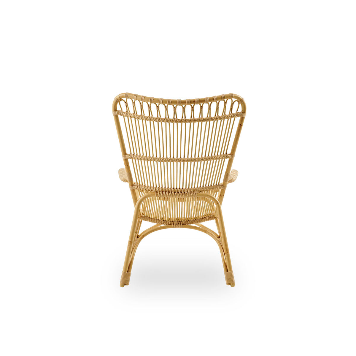 Plain back view of Monet outdoor lounge chair with high backrest and armrests presented in Natural color. Aluminium frame in rattan look with ArtFibre windings.