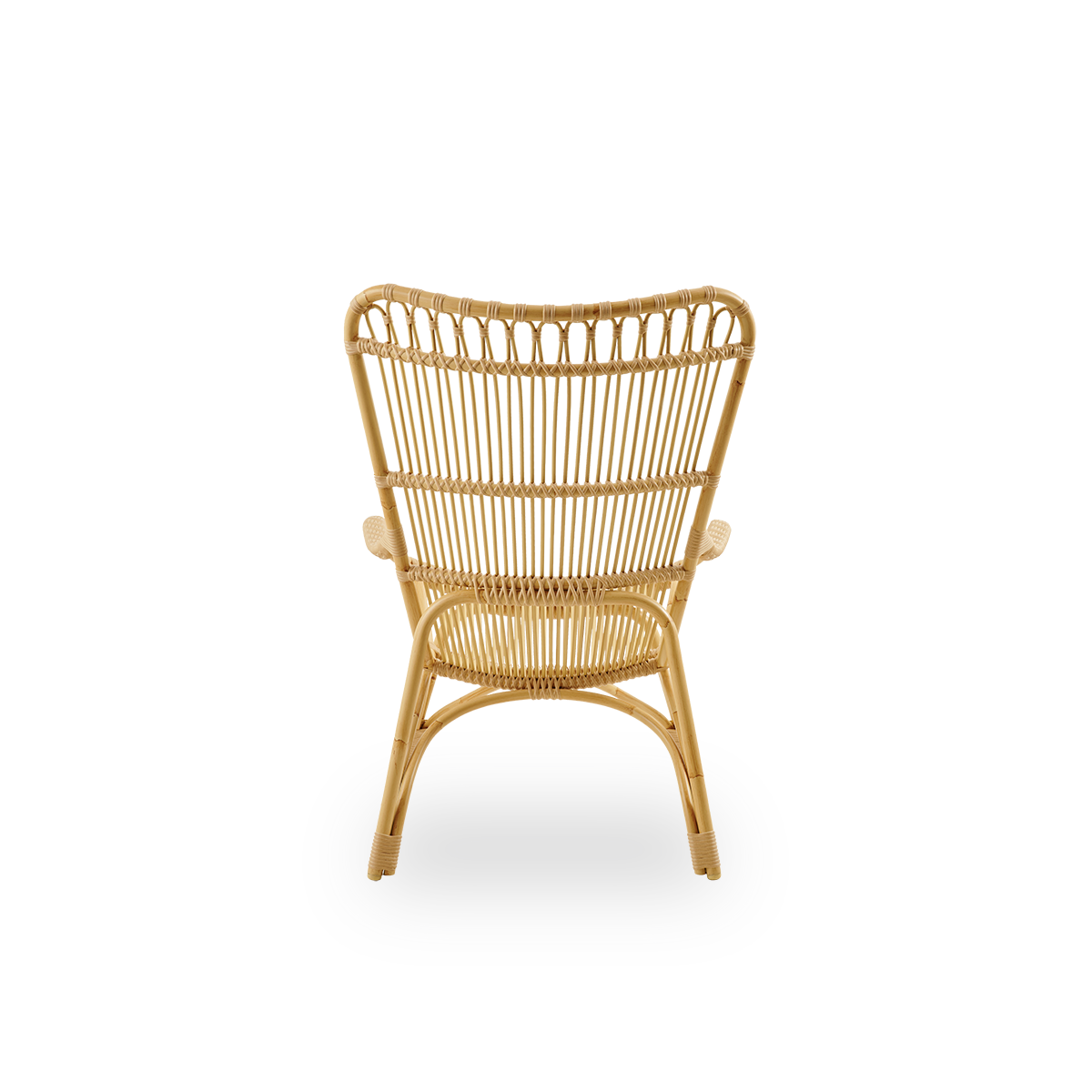 Plain back view of Monet outdoor lounge chair with high backrest and armrests presented in Natural color. Aluminium frame in rattan look with ArtFibre windings.