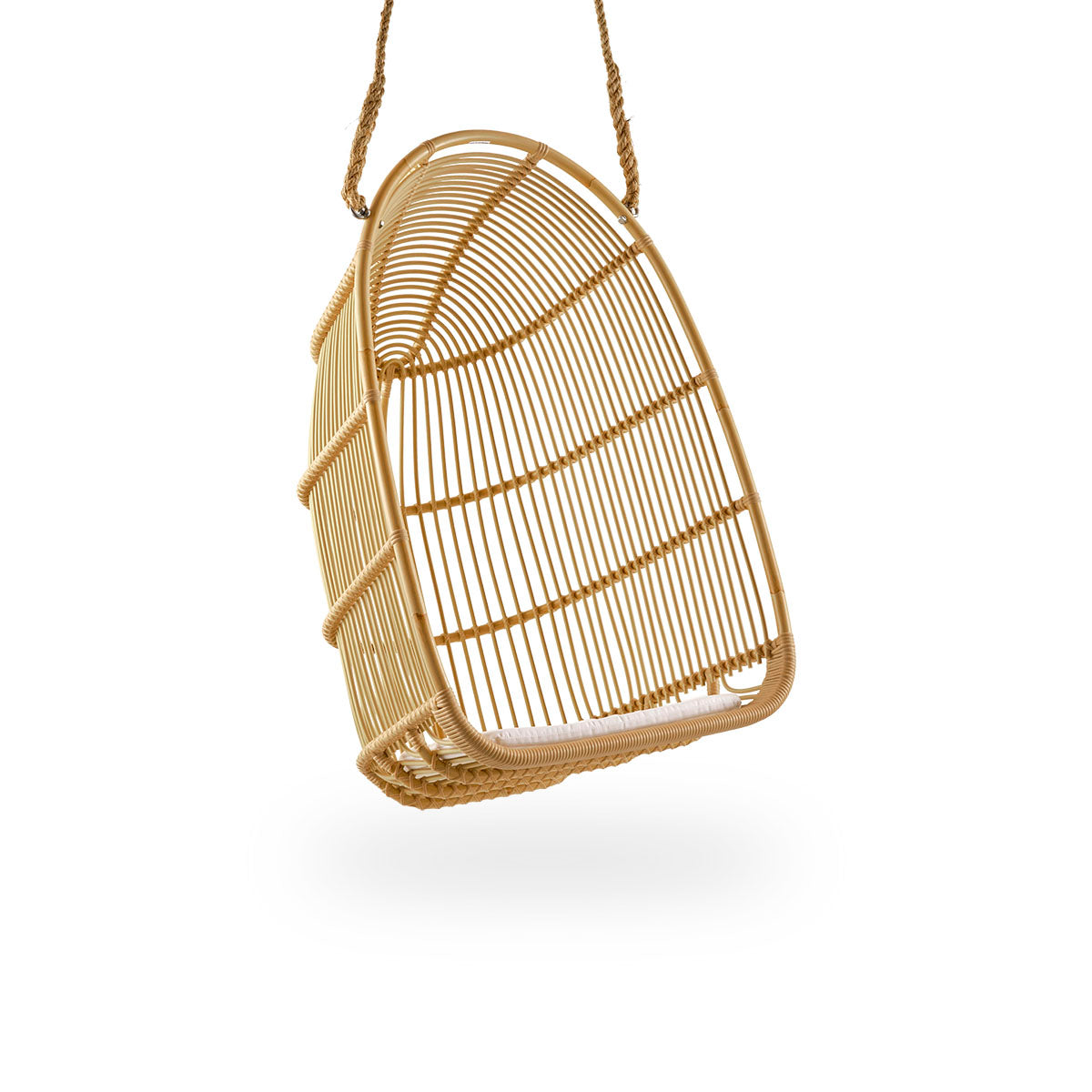 Side view of Renoir outdoor hanging chair. Soft, embracing shape fitted with rope for hanging. Aluminiumm frame in rattan look with ArtFibre bindings. 
