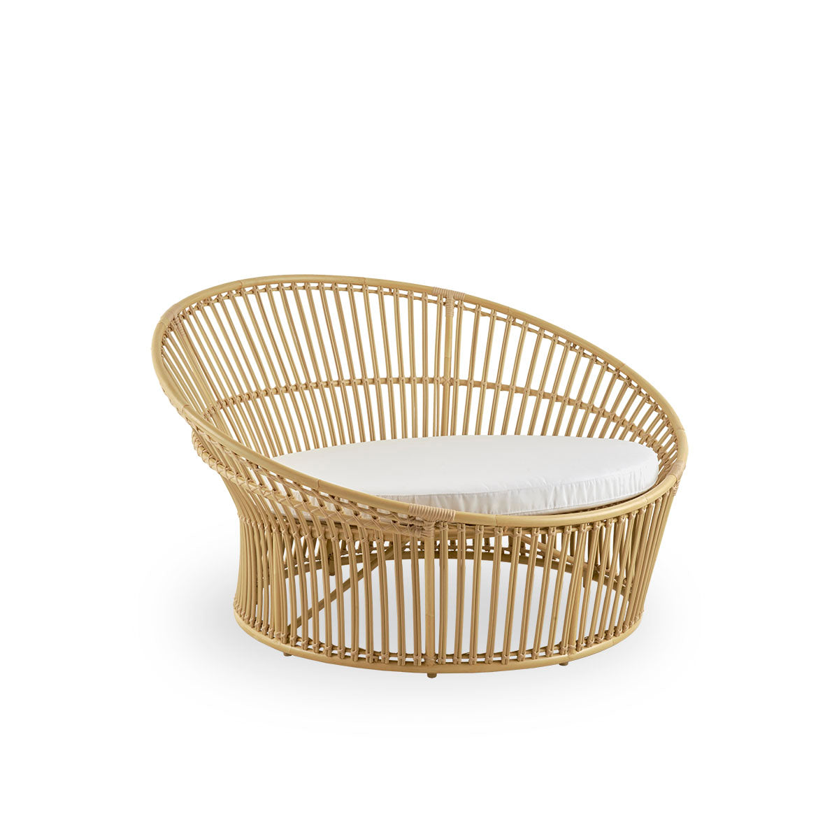 Side view of Olympia Nest Exterior, luxurious Danish design outdoor love nest with open weave and curved back. Aluminium frame in rattan-look with ArtFibre windings. 