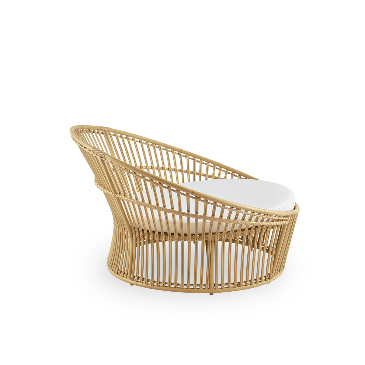 Plain side view of Olympia Nest Exterior, luxurious Danish design outdoor love nest with open weave and curved back. Aluminium frame in rattan-look with ArtFibre windings. 