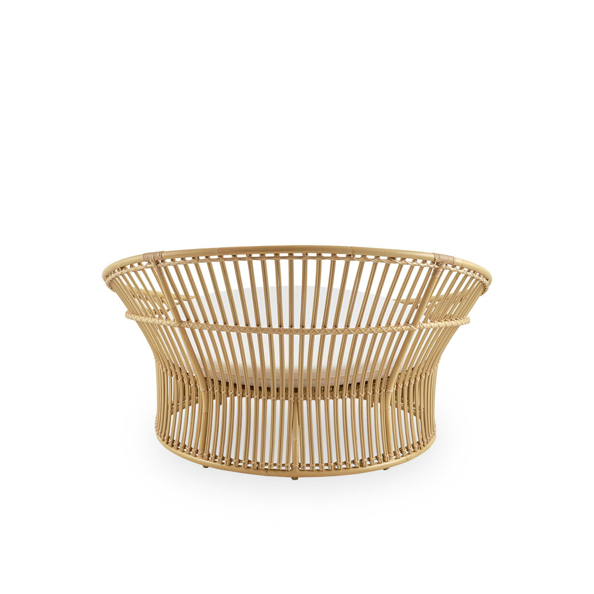 Plain back view of Olympia Nest Exterior, luxurious Danish design outdoor love nest with open weave and curved back. Aluminium frame in rattan-look with ArtFibre windings.