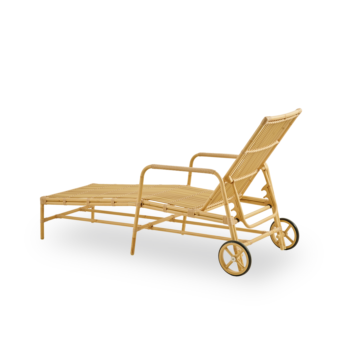 Plain back view of Josephine sunbed with adjustable backrest and wheels for easy mobility, aluminium frame in handpainted rattan look with ArtFibre windings.