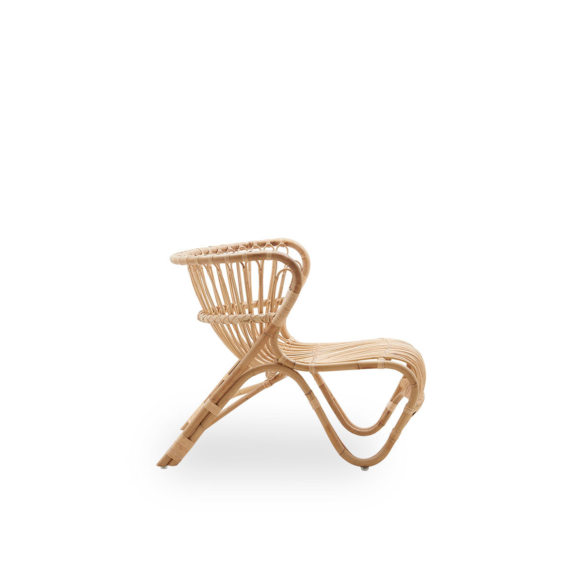 Plain side view of Fox lounge chair in natural rattan color designed by Viggo Boesen. Low curvy wicker lounge chair handcrafted from high-quality Indonesian rattan.