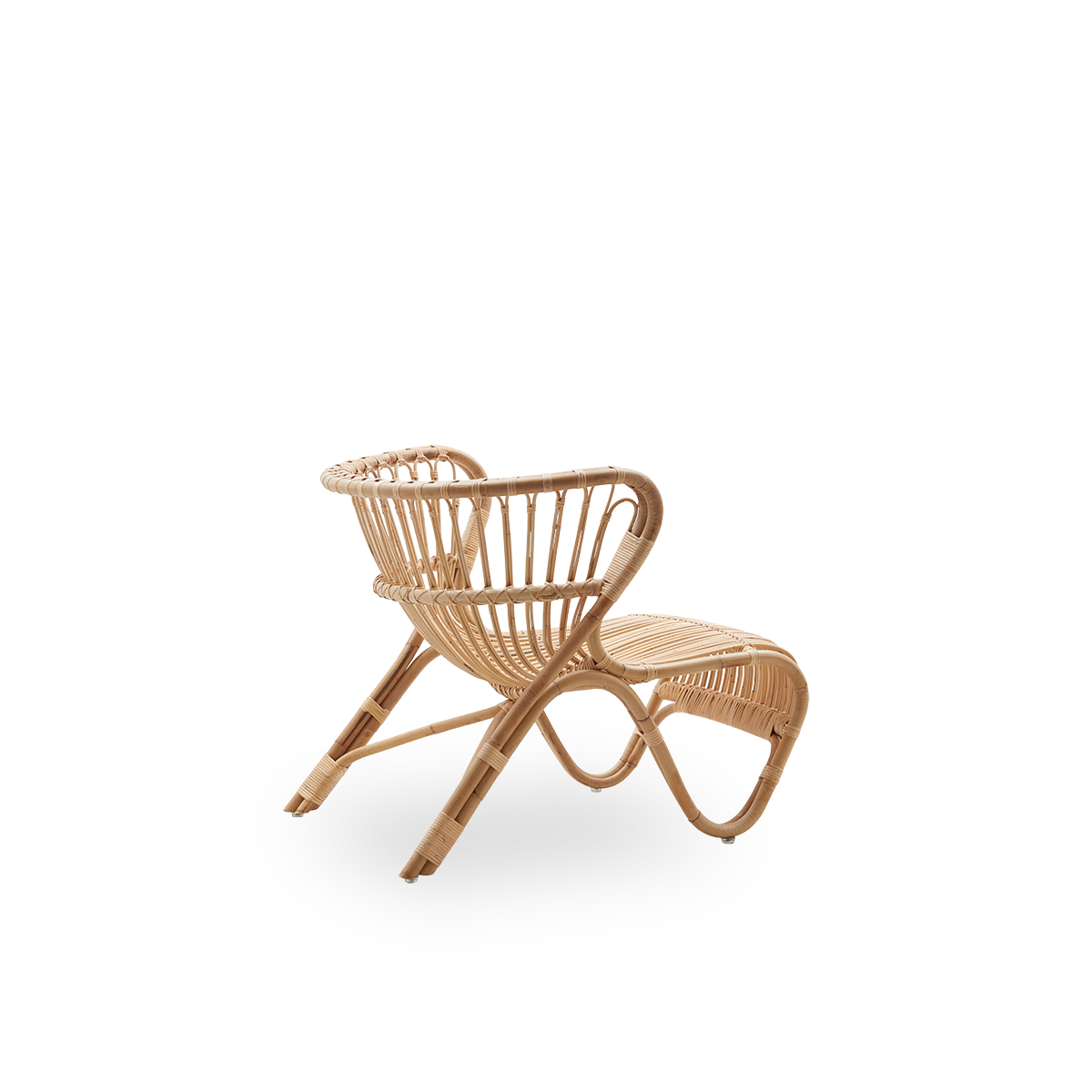 Plain back view of Fox lounge chair in natural rattan color designed by Viggo Boesen. Low curvy wicker lounge chair handcrafted from high-quality Indonesian rattan.