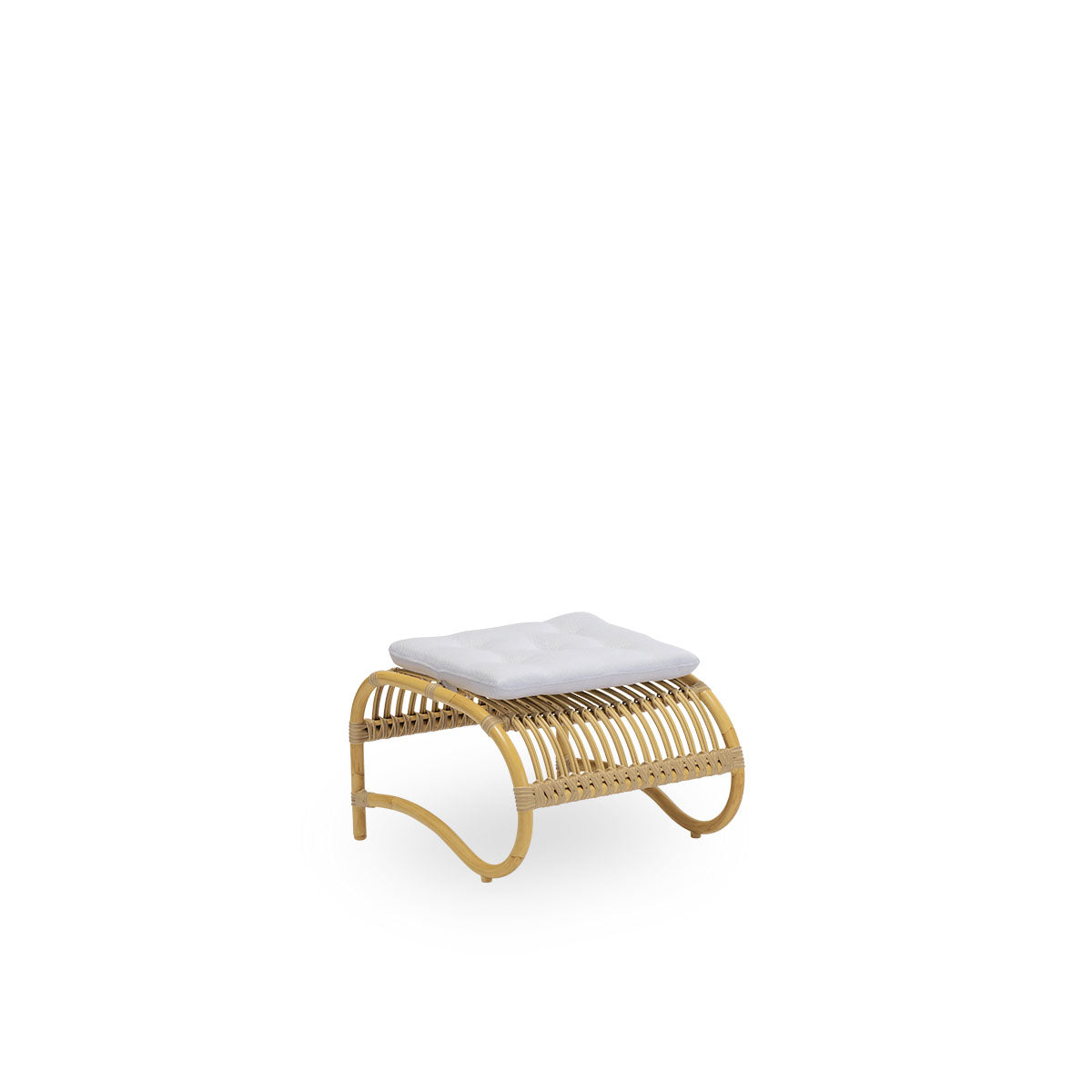 VB-18Y_A670_Teddy_footstool_cushion_outdoor