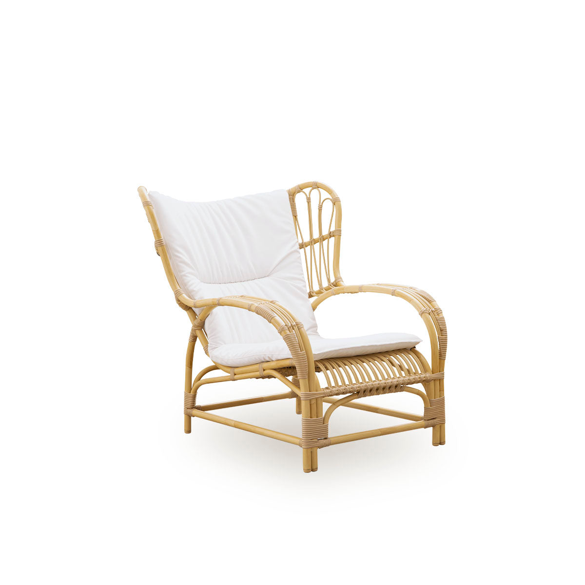Side view of Teddy Exterior lounge chair designed by Viggo Boesen. Big embracing lounge chair made from aluminium frame in rattan look with ArtFibre bindings. 