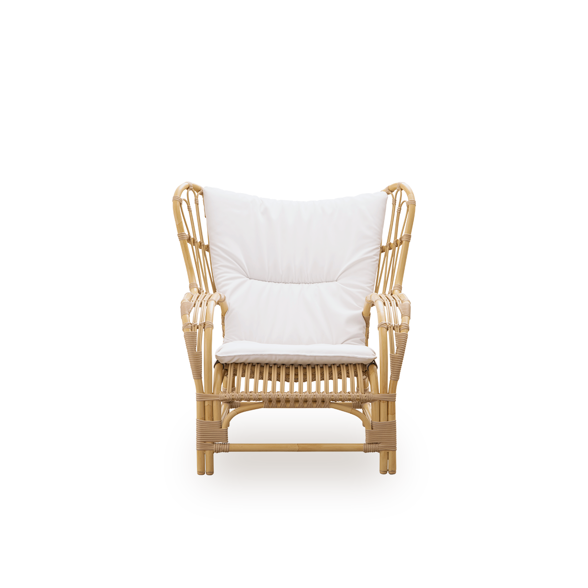 Front view of the Teddy Exterior lounge chair designed by Viggo Boesen.
Large, embracing lounge chair made from aluminum frame in rattan look with ArtFibre bindings.