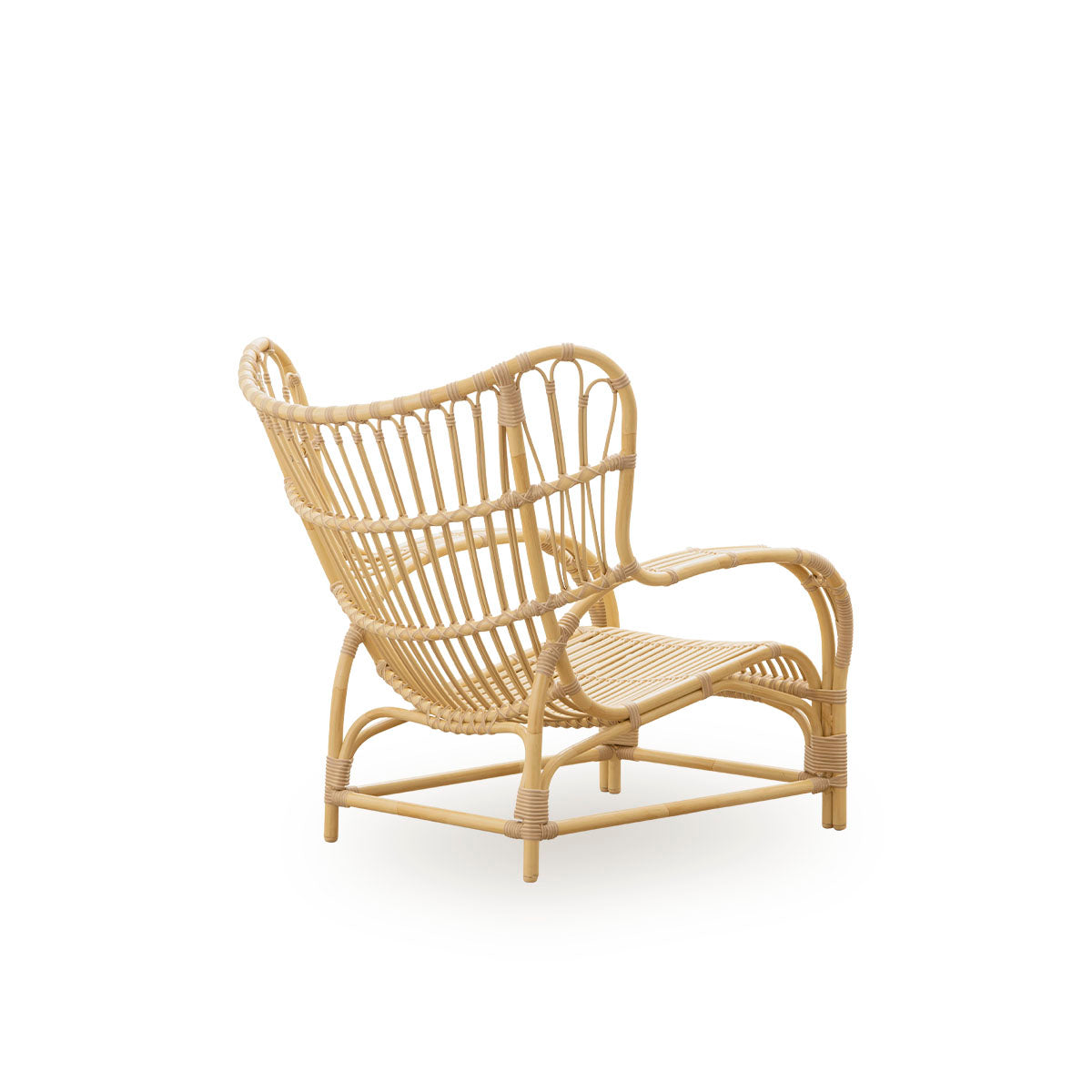 Back side view of the Teddy Exterior lounge chair designed by Viggo Boesen.
Big embracing lounge chair made from aluminum frame in rattan look with ArtFibre bindings.