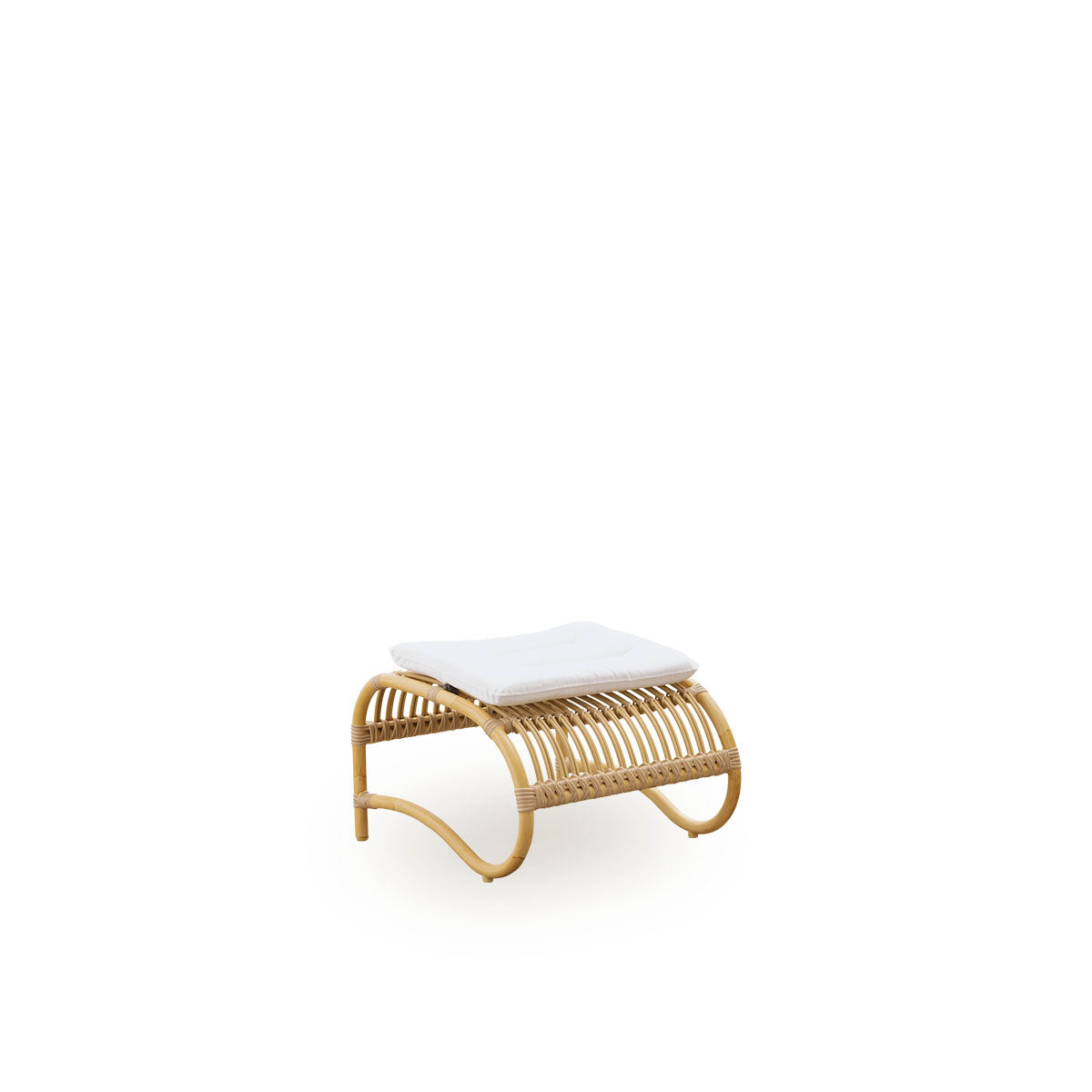 Side view of Teddy Exterior footstool designed by Viggo Boesen. Aluminium frame in rattan look with ArtFibre bindings. 