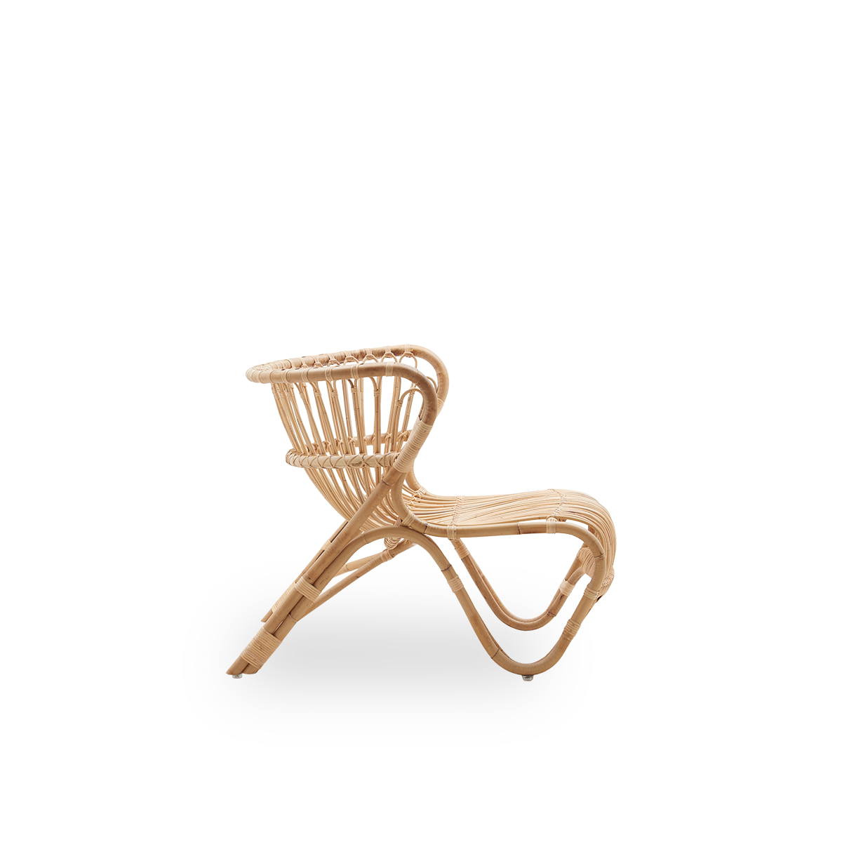 Plain side view of Fox lounge chair in natural rattan color designed by Viggo Boesen. Low curvy wicker lounge chair handcrafted from high-quality Indonesian rattan.