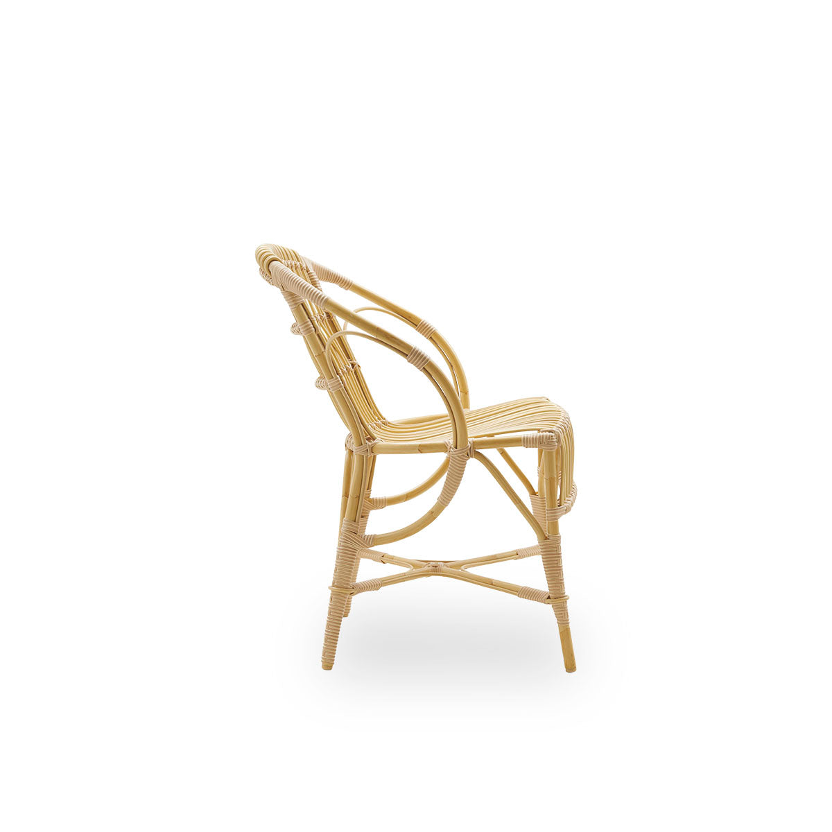 Plain side view of Robert Exterior lounge chair designed by Robert W. Aluminium frame in rattan look with ArtFibre bindings with detailed woven seat and backrest.