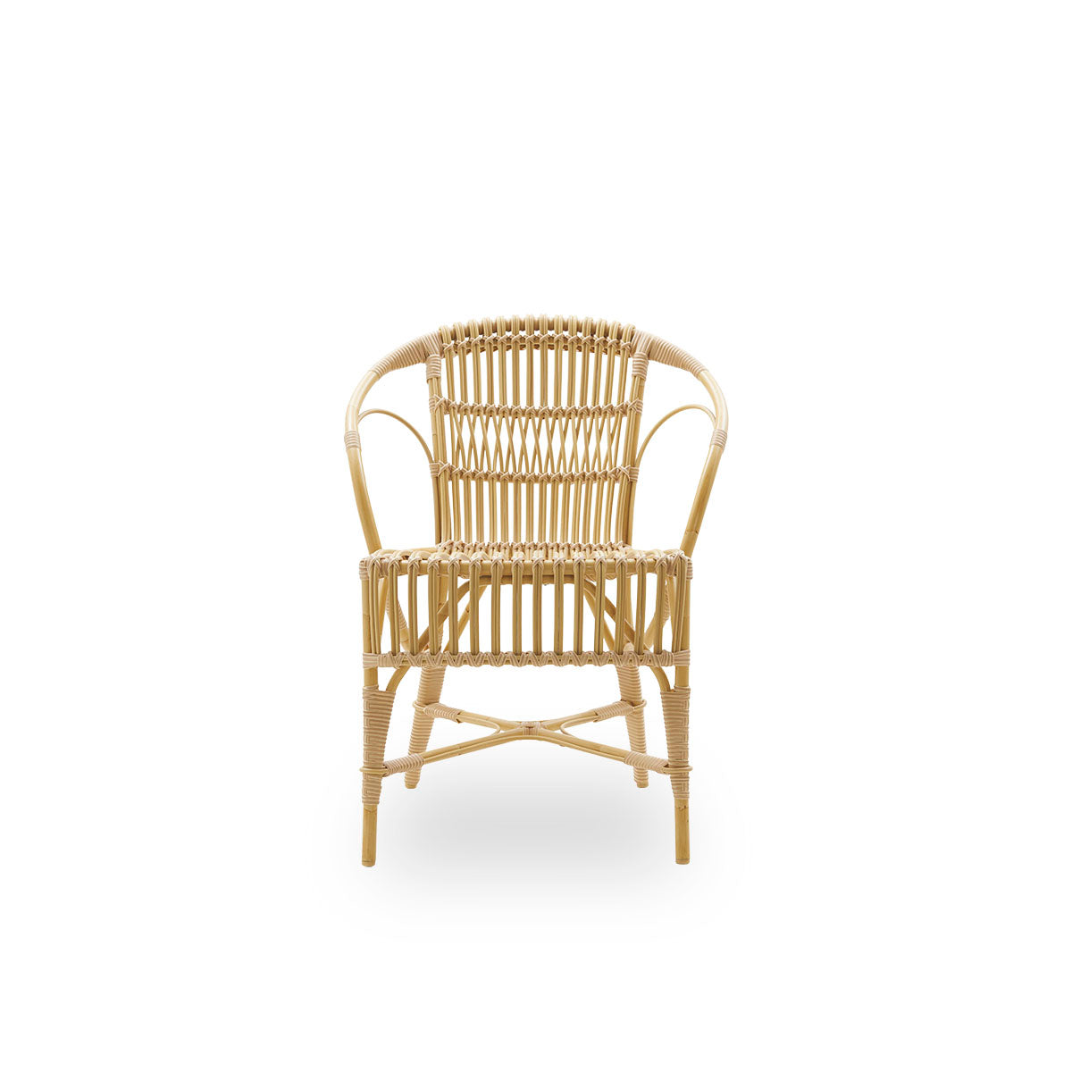 Front view of the Robert Exterior lounge chair designed by Robert W.
Aluminium frame in rattan look with ArtFibre bindings and detailed woven seat and backrest.